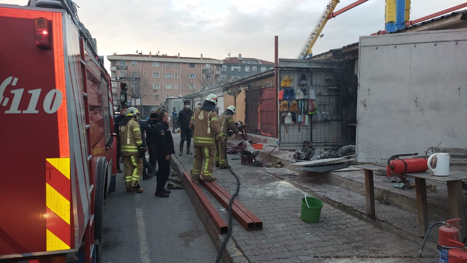 Osmaniye pazarındaki yangına erken müdahale felaketi önledi